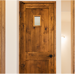 写真：木製のドア（洋室）