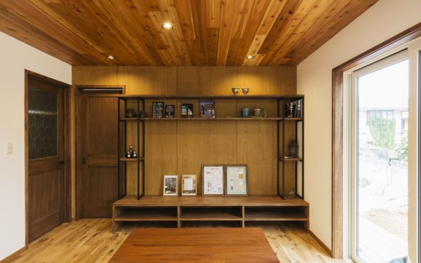 造作tvボードと板張り天井の存在感のあるかっこいいおうち 兵庫県